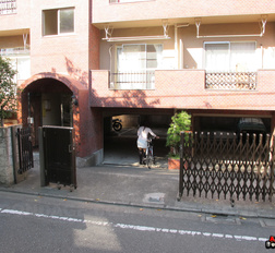 Gorgeous slut Ayumi Wakana gets captured and fucked by a horny dude