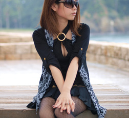 Asian Rena takes her clothes off and shows her sexy body in nature.