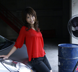 Asian Yuuna Yano in black and red is the definition of elegance.