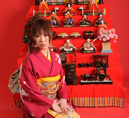 Asian Yuko Morita in kimono and fur looks so classy and beautiful.