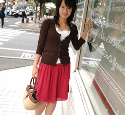 Mio Kanna is so elegant and sexy in red and black outfit while posing.