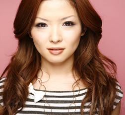 Kinoshita Tomoko knows how to pose to look totally irresistible.