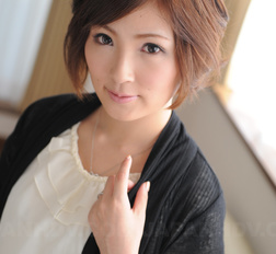 Asian Kaede Oshiro with short hair is a sexy housewife posing so sexy.