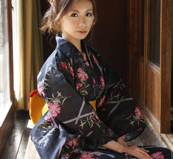 Slender babe in a kimono Shuri Maihama takes off her panties