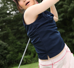 Beautiful golf fan Michiru Tsukino shows her hairy pussy outdoors