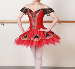 Beautiful ballerina Ririka Suzuki shows her magnificent natural tits