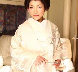 Marvelous lady dressed in a kimono Yui Ayana gets teased by her man